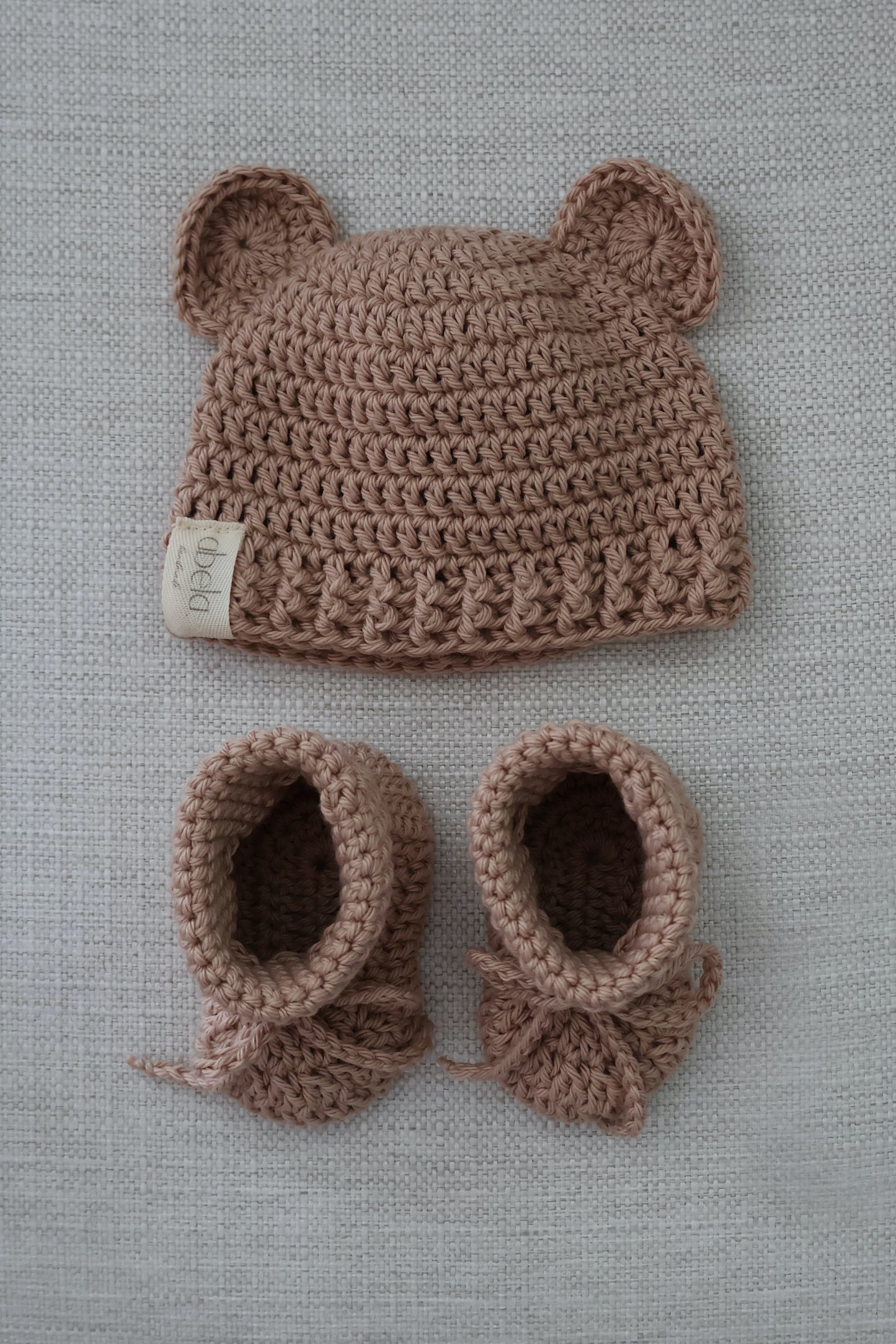 CONJUNTO GORRO E CARAPINS BEBÉ
