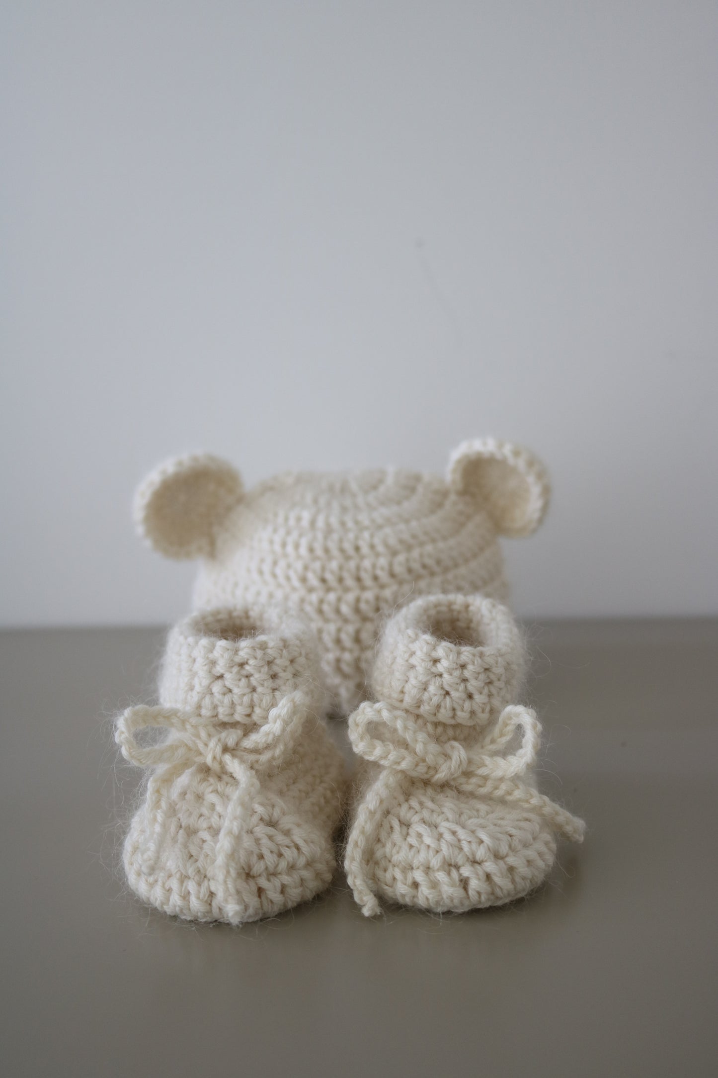CONJUNTO GORRO E CARAPINS BEBÉ